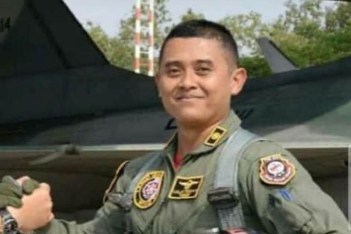 Jenazah pilot pesawat Golden Eagle yang tergelincir dimakamkan di Madiun