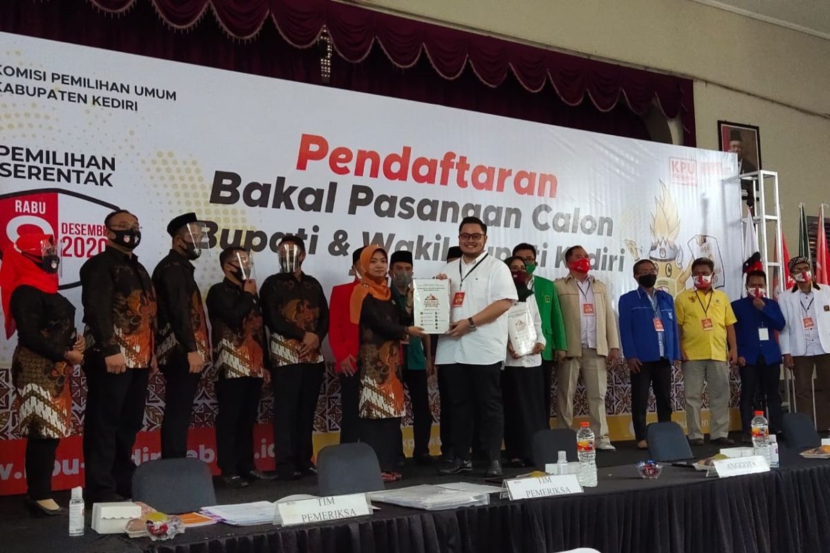 KPU Kabupaten Kediri terima berkas pendaftaran putra Sekkab Pramono Anung