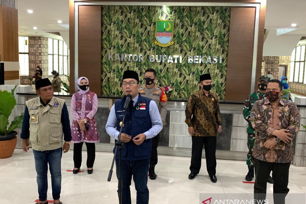 Ridwan Kamil sebut ruang merokok bersama jadi sumber penyebaran COVID-19, terungkap dari klaster industri di Bekasi