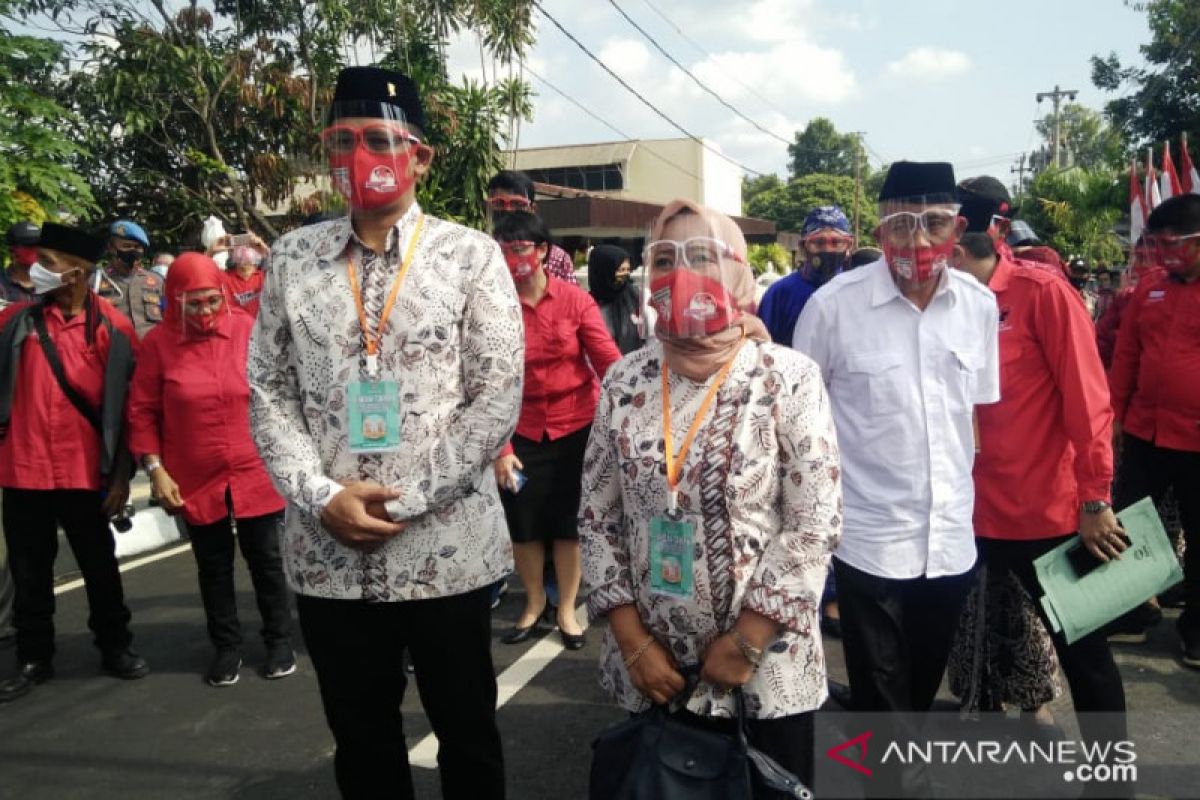 Pasangan Kustini-Danang Maharsa mendaftar ke KPU Sleman