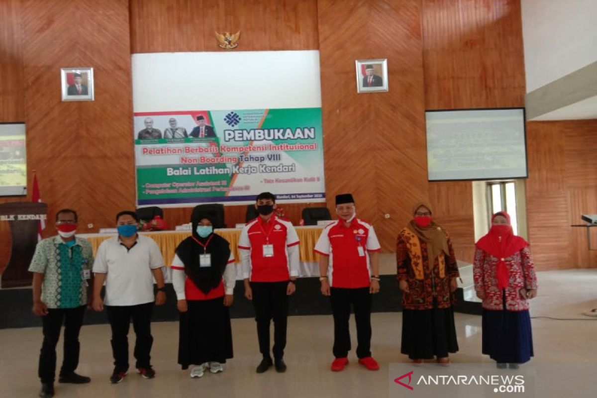 BLK Kendari mendorong 48 calon pencari kerja miliki kompetensi