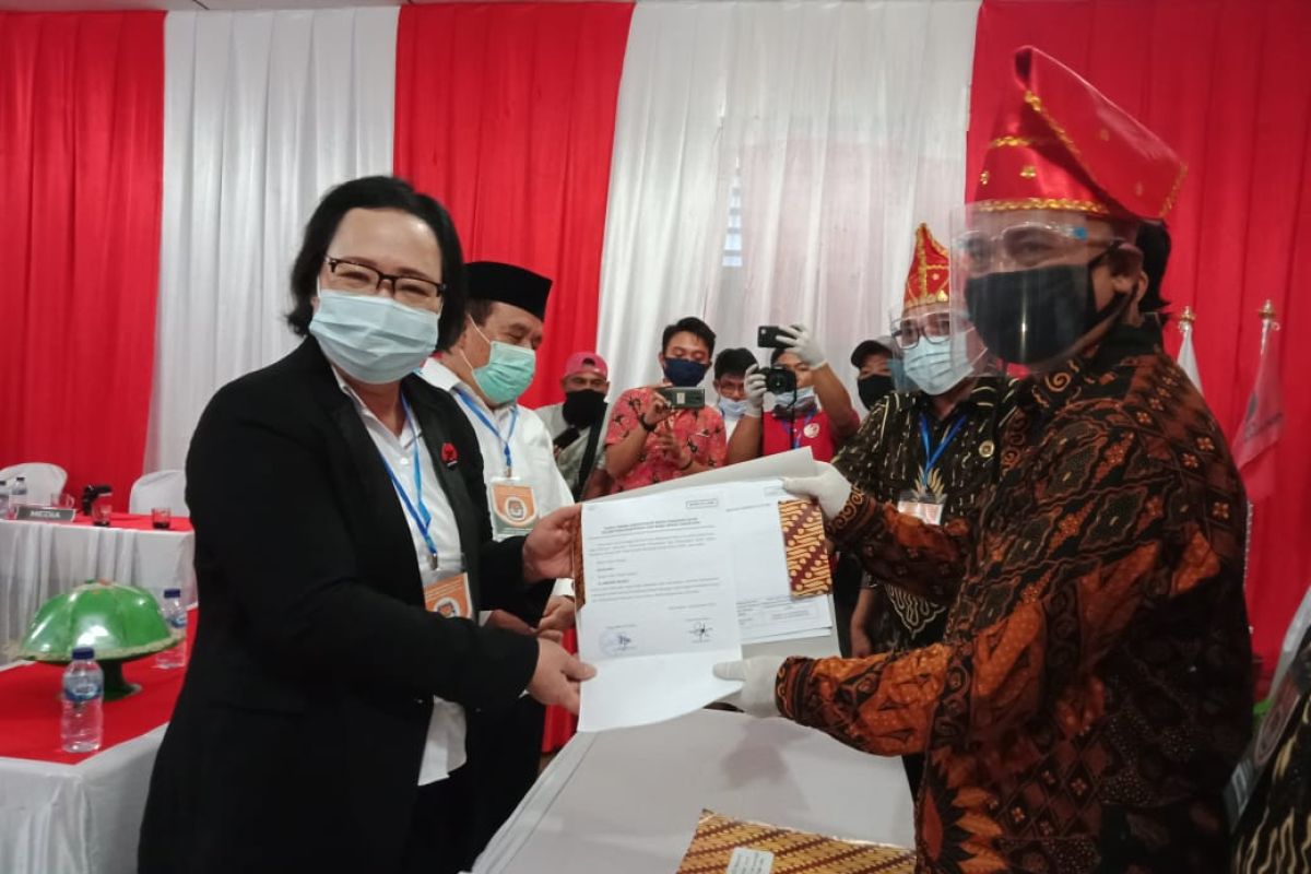 Pasangan 'Handal' daftar di KPU Morowali Utara