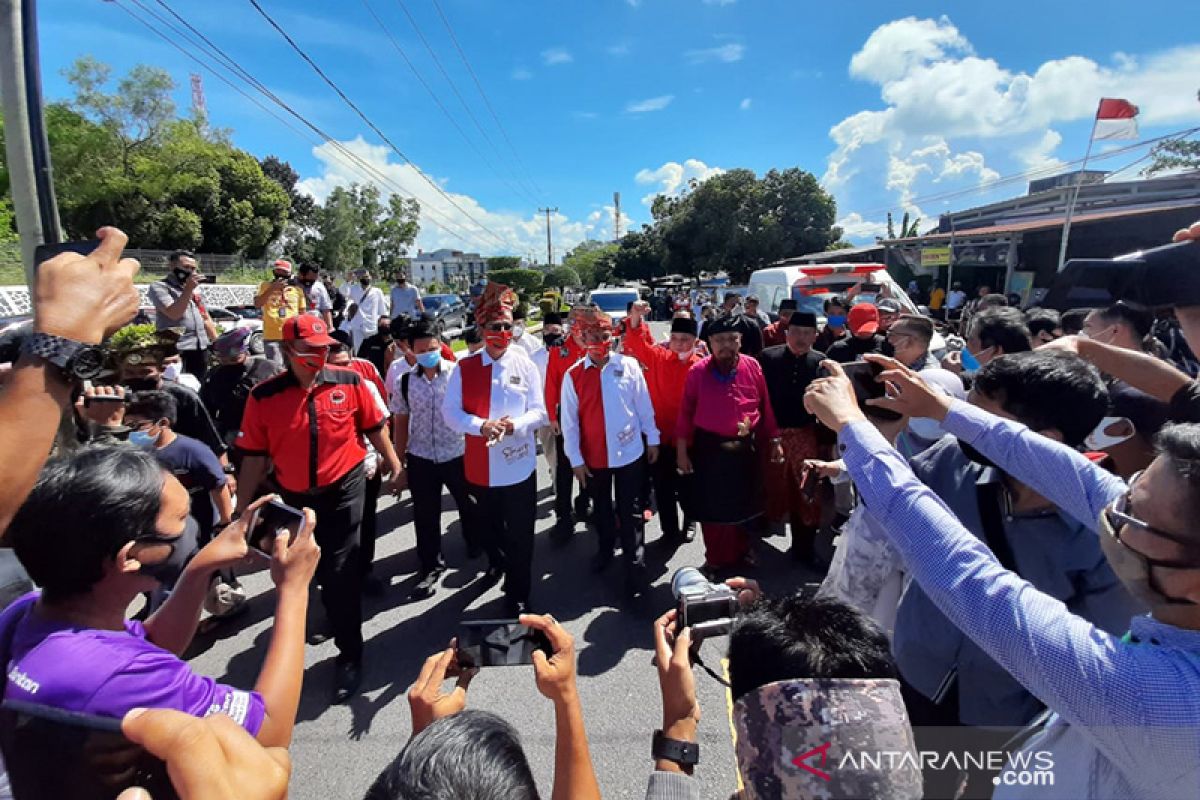 KPU Kepri nyatakan berkas Soerya Respationo-Iman Sutiawan lengkap