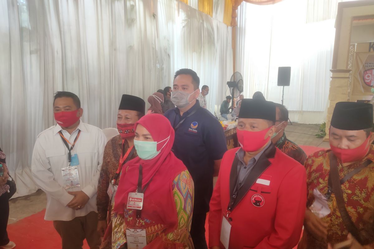 Koalisi "Bandarlampung Lanjutkan" antar Eva-Deddy mendaftar ke KPU