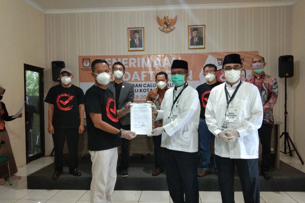 Pasangan HMJ mendaftar ke KPU Banjarbaru