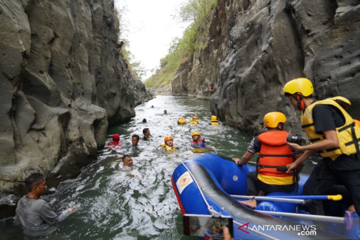 Wisata baru jelajahi Sungai Leuwi Daleum selatan Garut diluncurkan