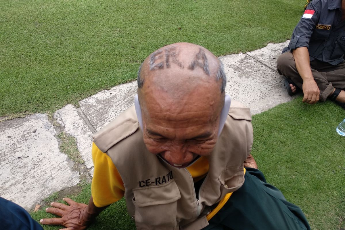 Berteman dengan Cek Endra dari SMP, pria ini rela cukur rambut bertuliskan 