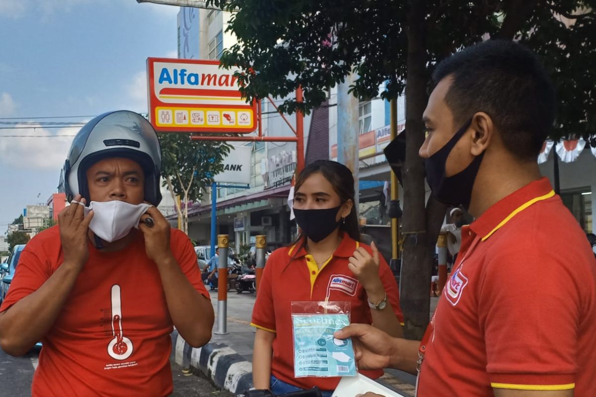 Hari Pelanggan Nasional, Alfamart bagikan masker gratis