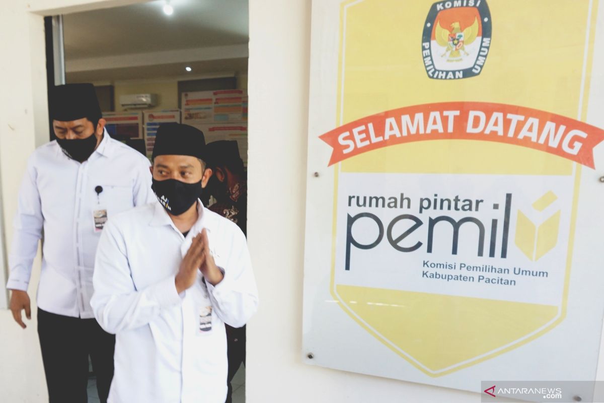 Keponakan SBY, Indrata Nurbayuaji mendaftar di Pilkada Pacitan