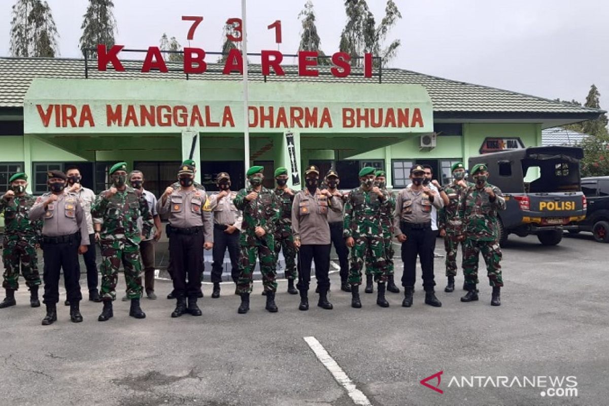 Polres Malteng  -  Yonif 731 sinergi jaga kamtibmas