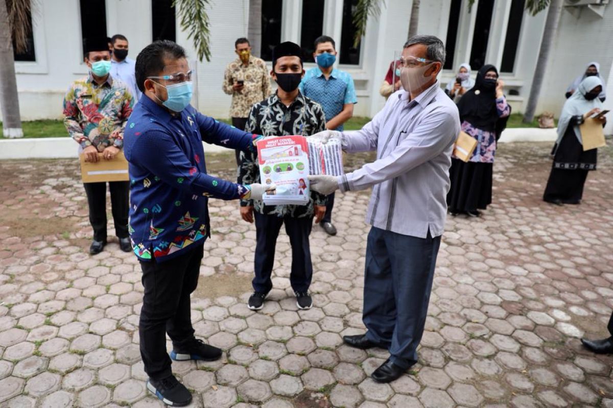 Program Gebrak Masker, Masyarakat Blang Bintang terima bantuan masker Pemerintah Aceh