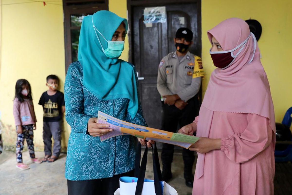 Sukseskan GEMA, PKK Aceh sosialisasi pemakain masker dari pintu ke pintu