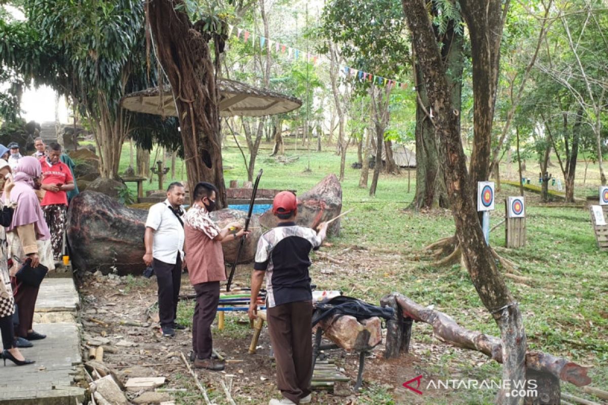 Dinas Pariwisata Palembang ajak  pegiat sastra ramaikan Bukit Siguntang