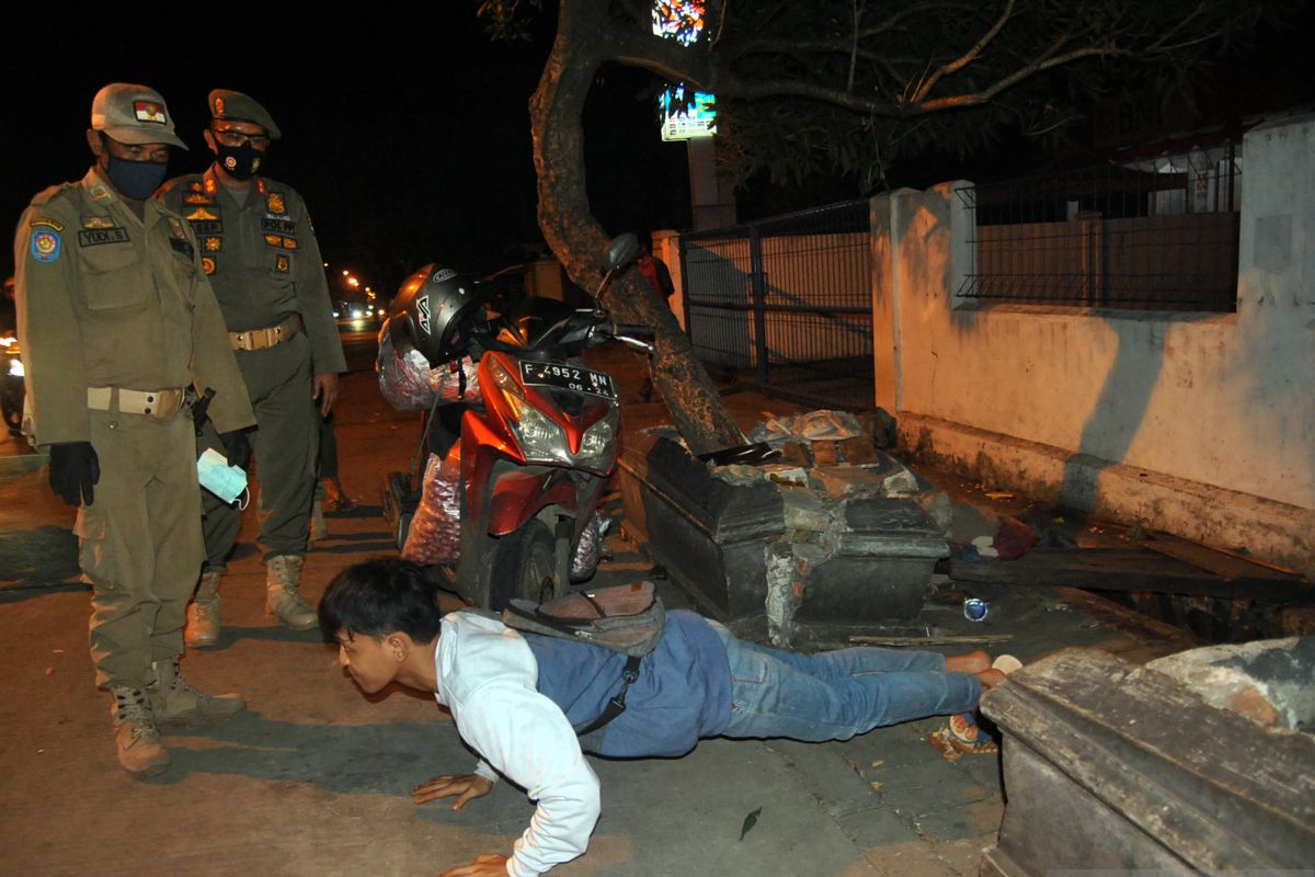 Pemberlakuan "jam malam" di "hinterland" Ibu Kota