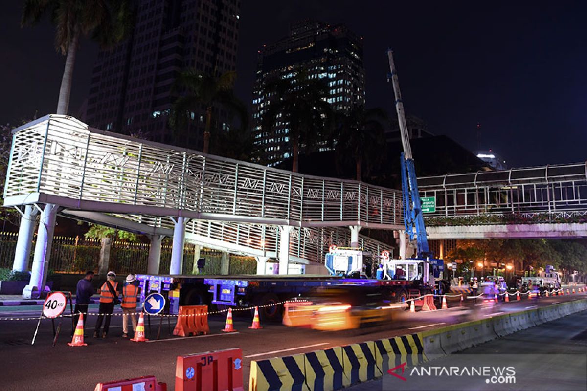 MRT Jakarta bongkar JPO Thamrin terkait pengerjaan proyek Fase 2