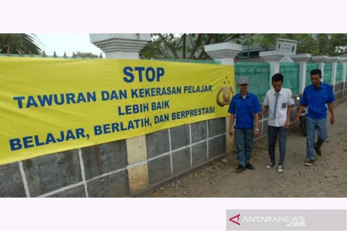 Cegah tawuran, Warga Kampung Rawa minta jembatan Kota Paris dibongkar