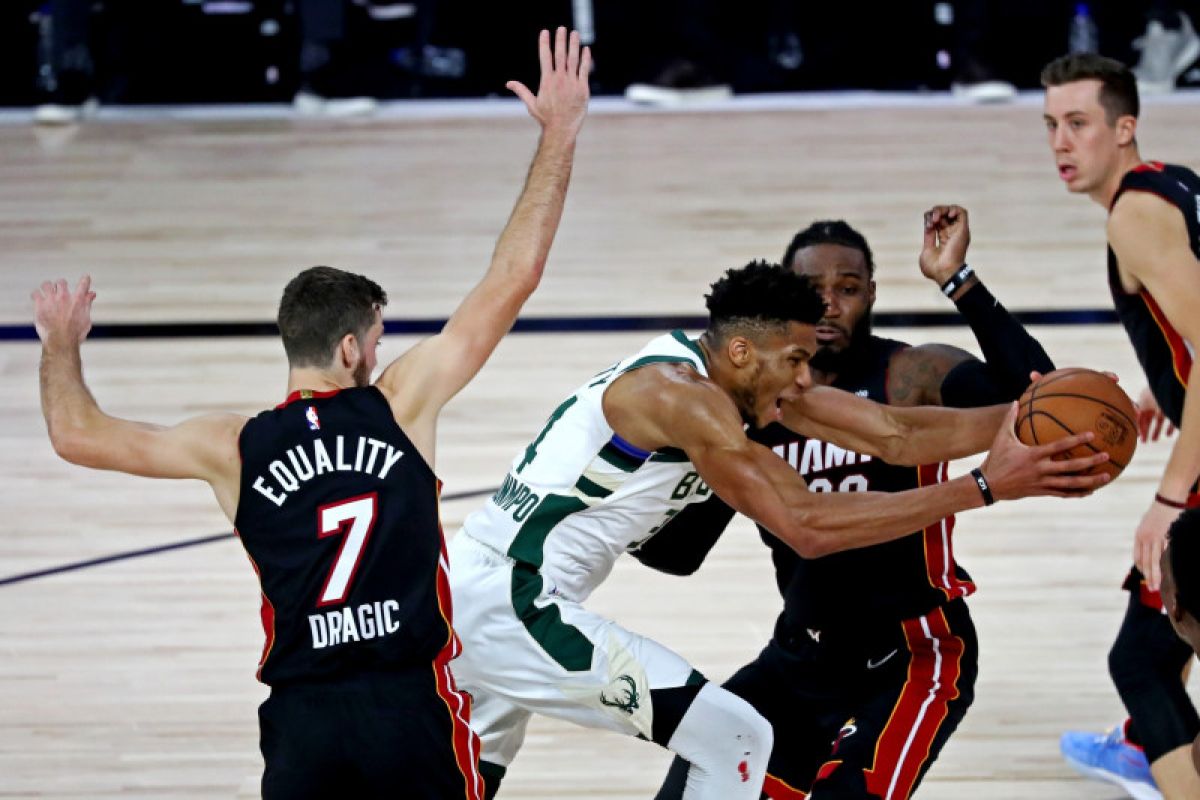 Heat di ambang final Timur setelah menang 115-100 atas Bucks