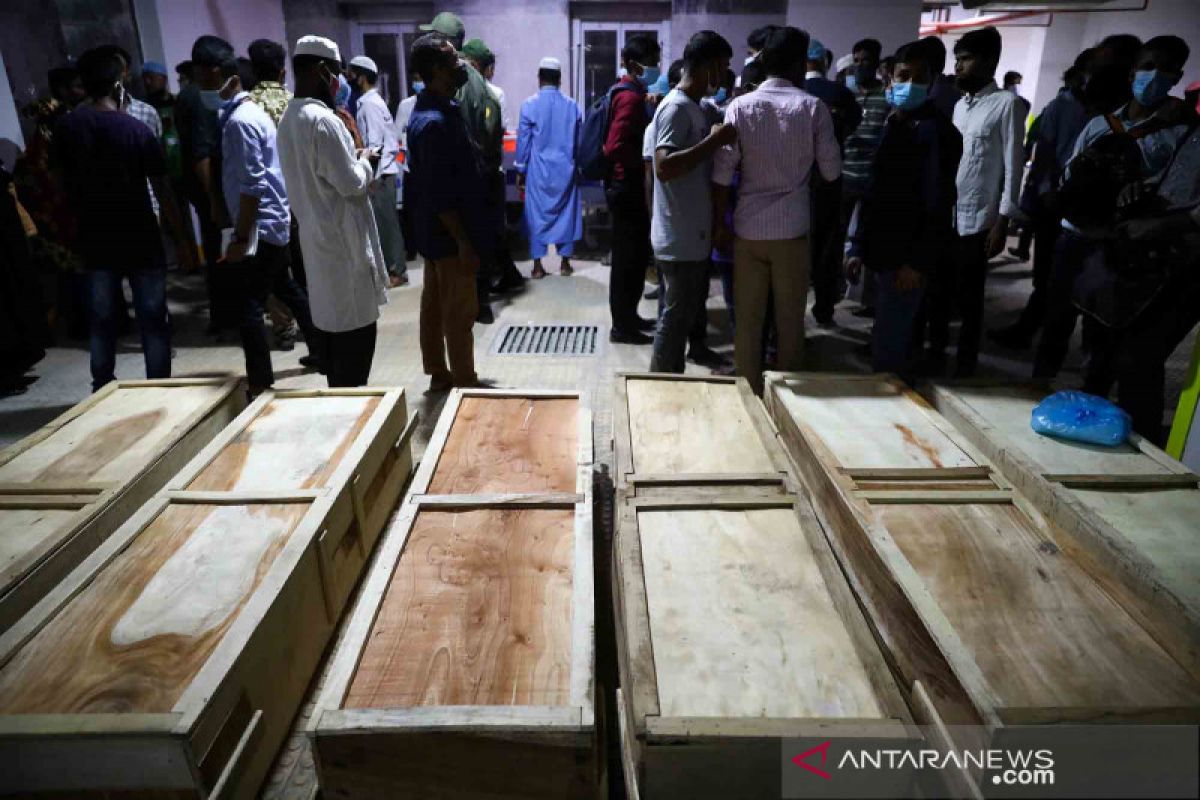 Ledakan masjid di Bangladesh menewaskan 20 orang