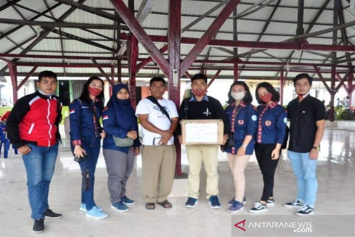 IMKA Ersada Arih Polbangtan Medan bagikan masker terdampak erupsi Gunung Sinabung