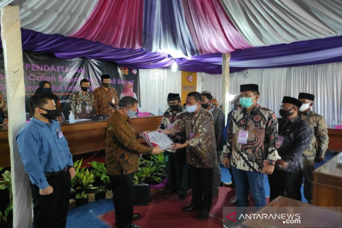 Bapaslon Sutrisna-Ardi mendaftar di KPU Gunung Kidul