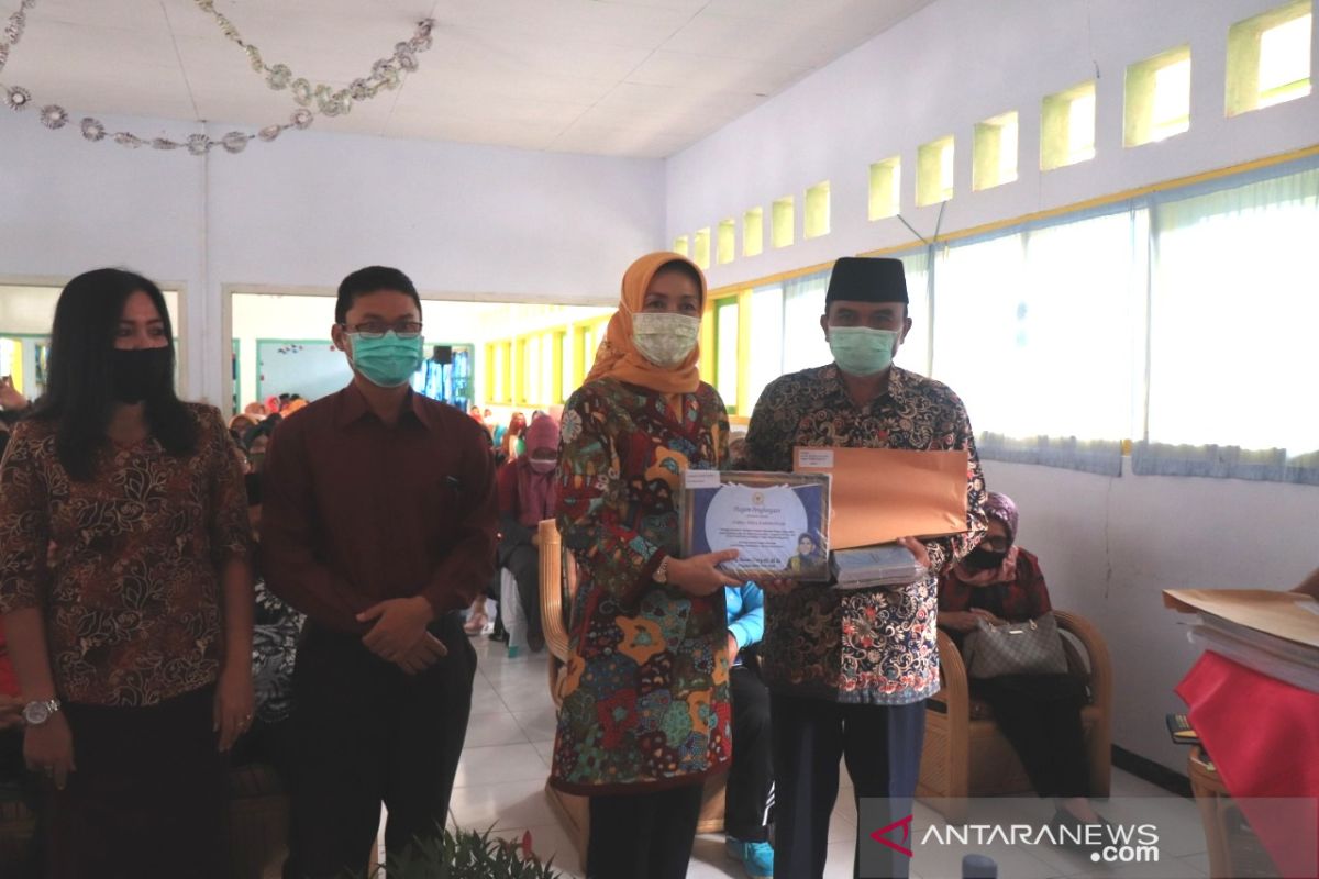 Ribuan pelajar di Kabupaten Rejang Lebong terima beasiswa Program Indonesia Pintar