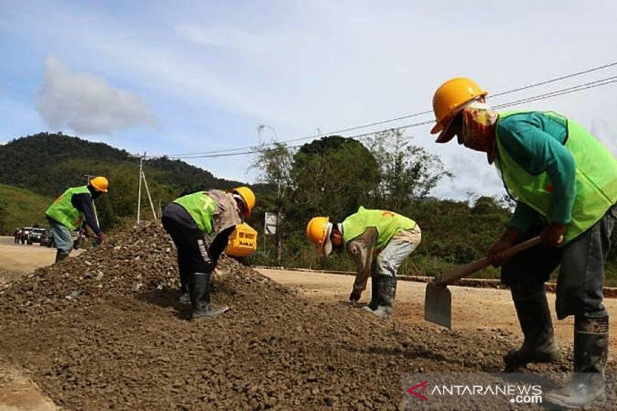 Anggota DPR dorong Kementerian PUPR tuntaskan program jalan nasional