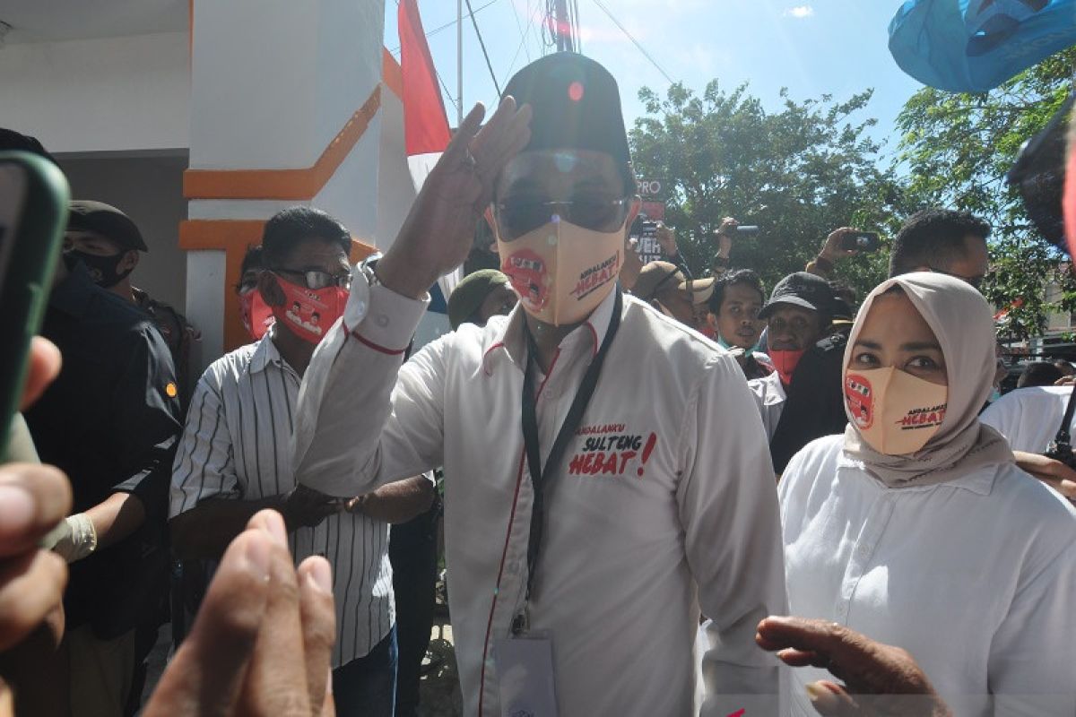 Pasangan Hidayat-Barto mendaftar di KPU Sulteng