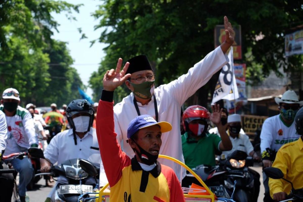 Aparat tertibkan massa pilkada hingga Gus Ipul santuni yatim