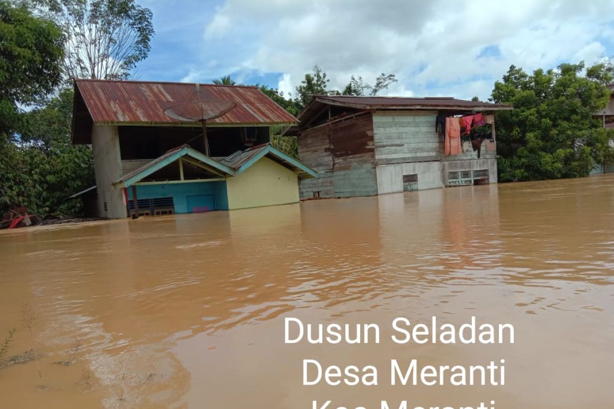 Banjir longsor landa sejumlah wilayah di Kalbar