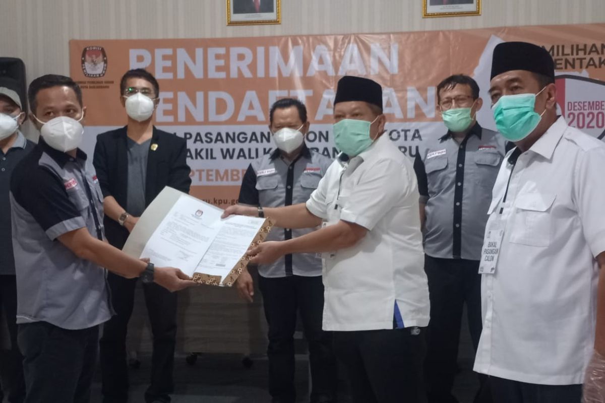 Gusti Iskandar-Iwansyah naik motor mendaftar ke KPU