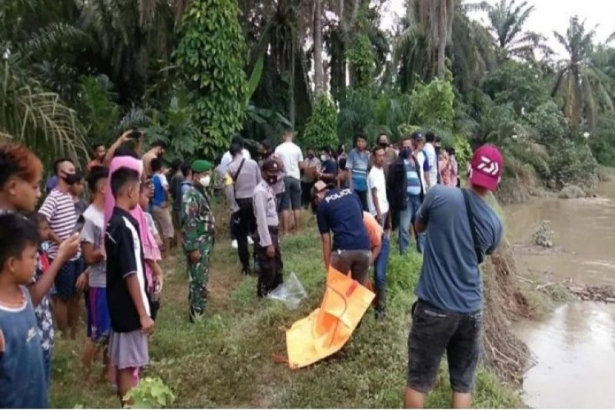 Ditemukan mayat tanpa identitas terapung di sungai padang