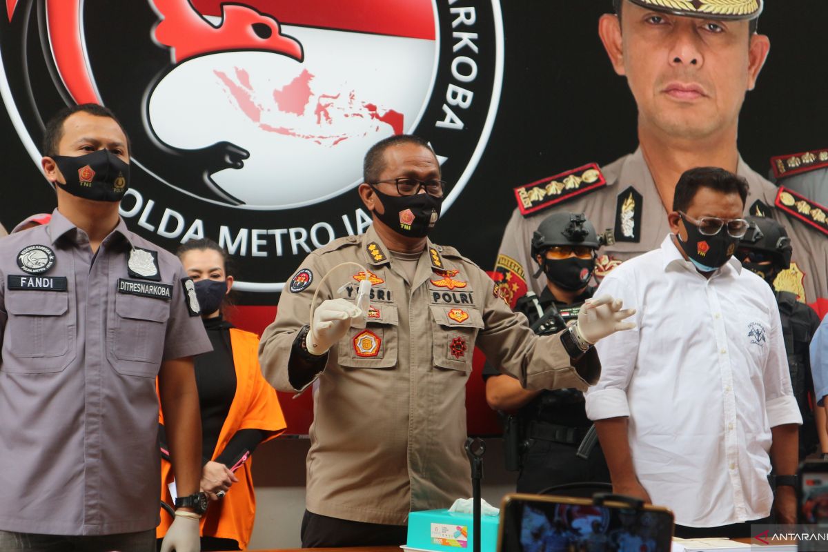 Polisi kejar pemasok sabu-sabu Reza Artamevia