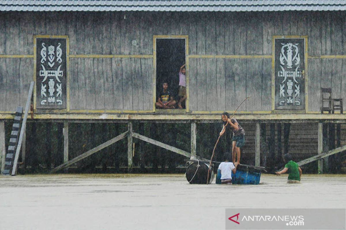 Beberapa desa di Kalbar dilanda banjir dan longsor