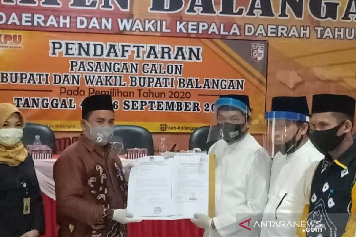 Jadi penantang petahana, Duet H Abdul Hadi-H Supiani daftar ke KPUD Balangan