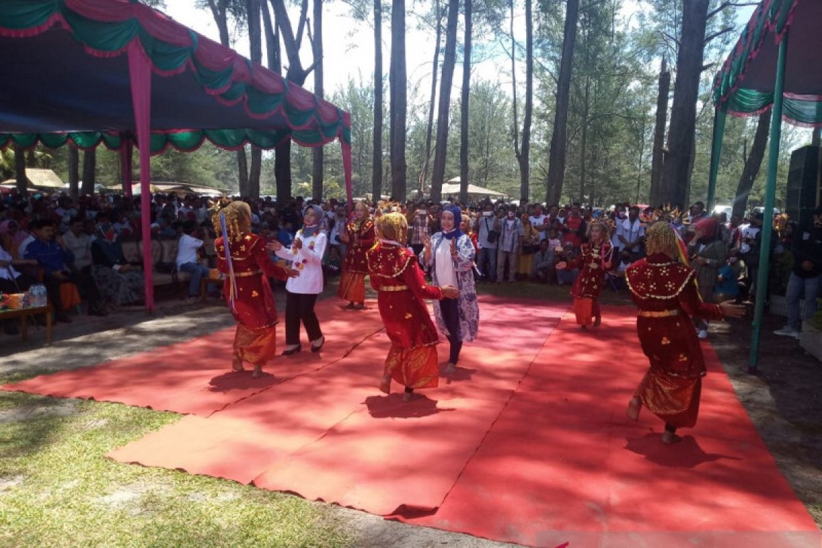 Ribuan simpatisan Sapuan-Wasri hadiri deklarasi calon bupati