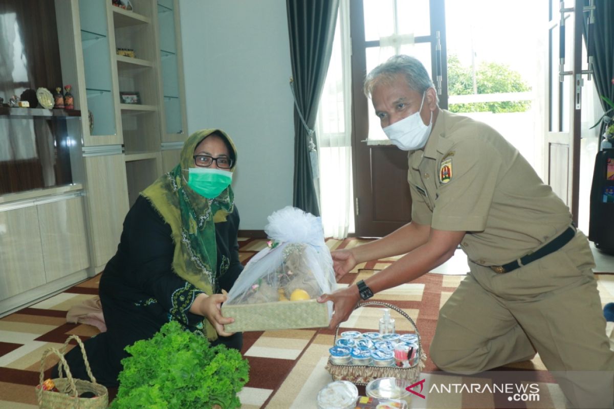 Sekda kunjungi istri (alm) Wali Kota Nadjmi Adhani