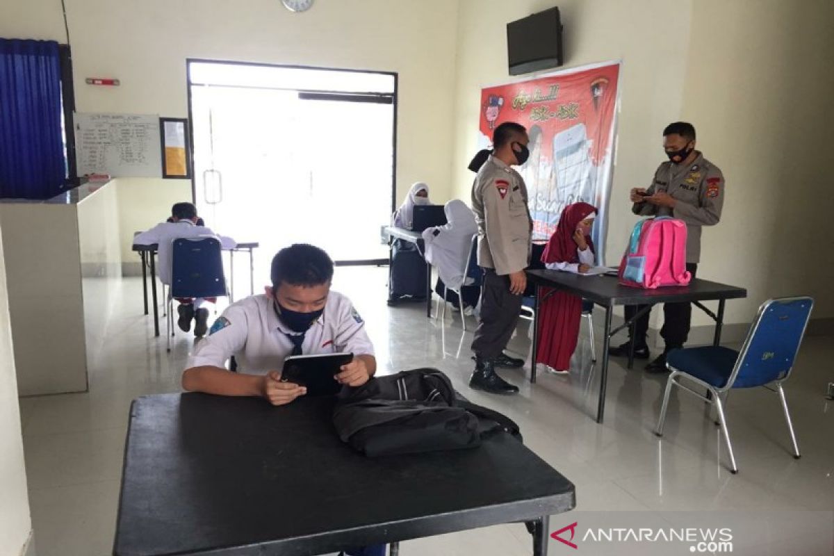 Brimobda Sulawesi Tenggara sediakan fasilitas belajar anak sekolah saat COVID-19