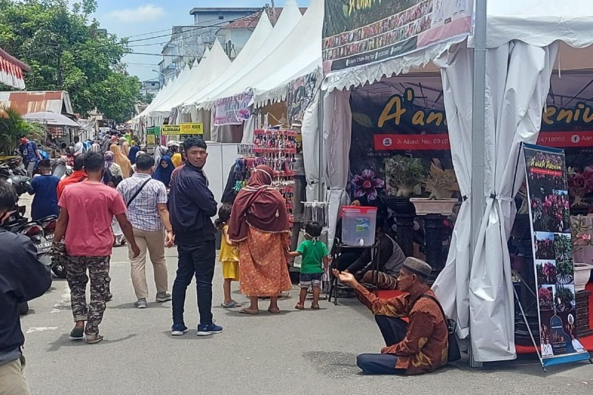 Warga antusias kunjungi stand UMKM di arena MTQ