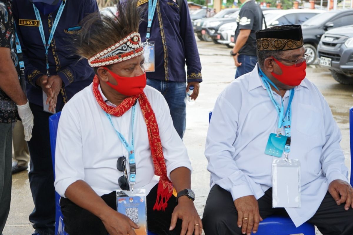 Pasangan Piet-Matret resmi mendaftar ke KPU Bintuni