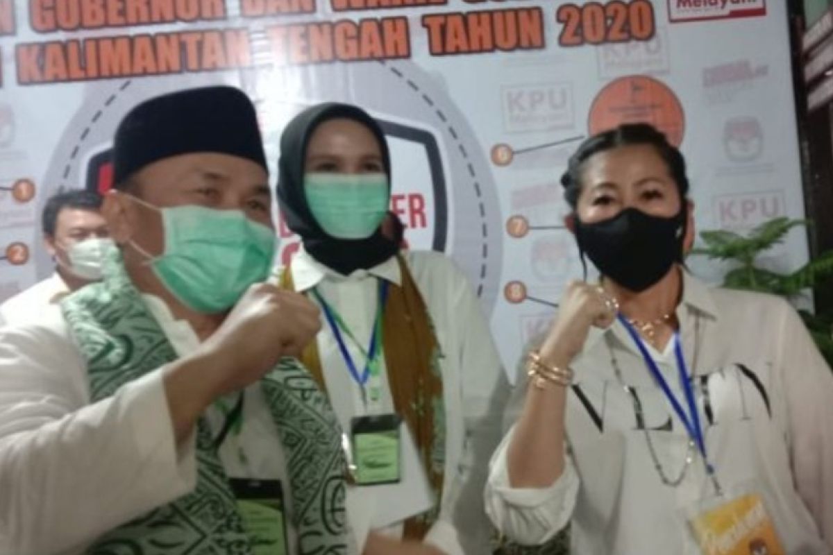 "Wanita Emas" antar Sugianto-Edy daftar Pilkada Kalteng