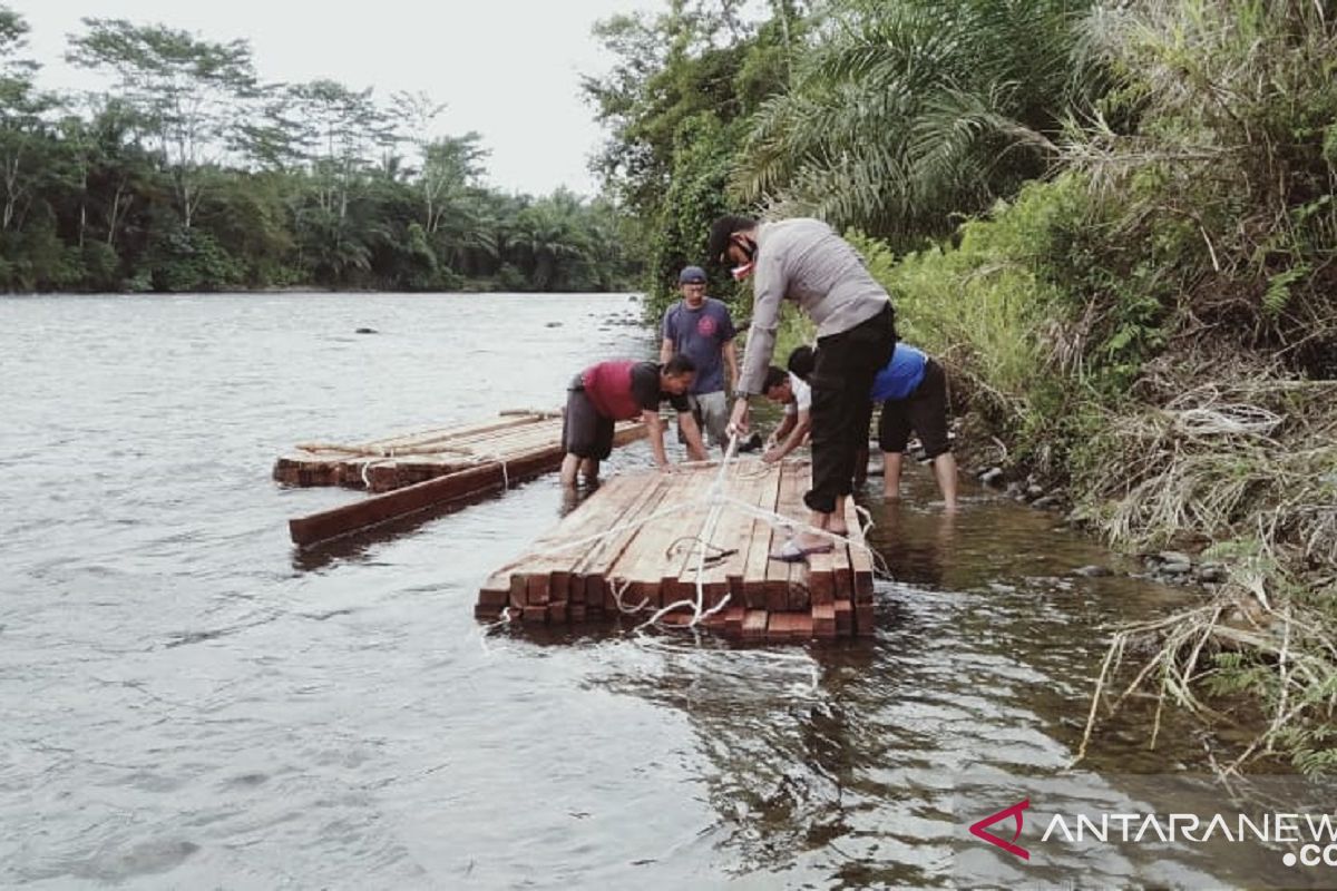 Polisi selidiki pemilik kayu ilegal di Mukomuko