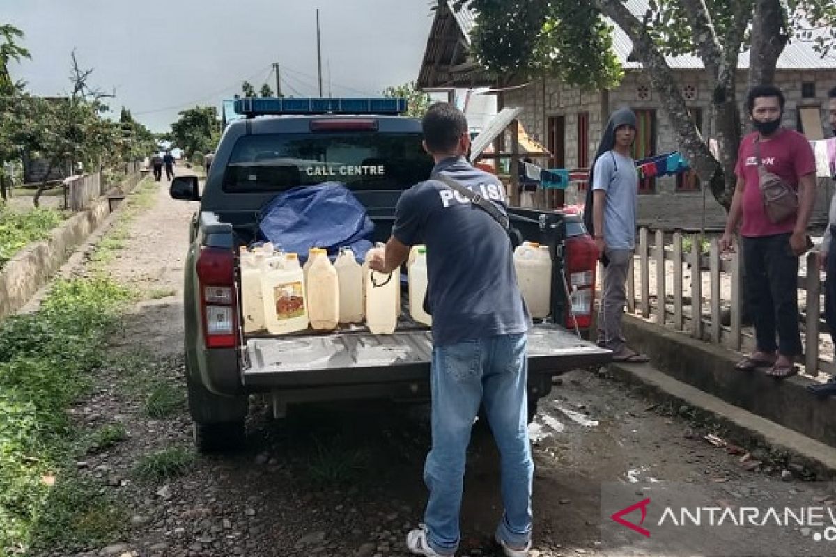 Polres Maluku Tengah berantas miras sampai ke dusun-dusun