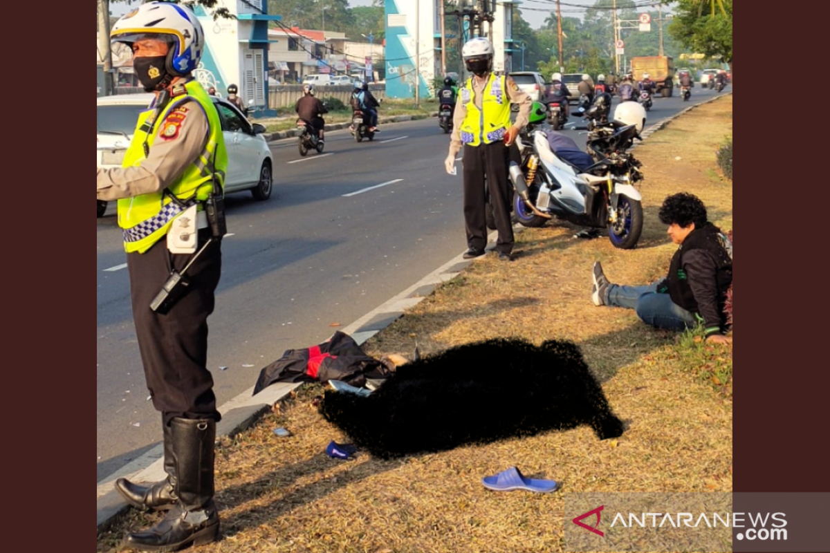 Seorang pejalan kaki tanpa identitas tewas tertabrak motor