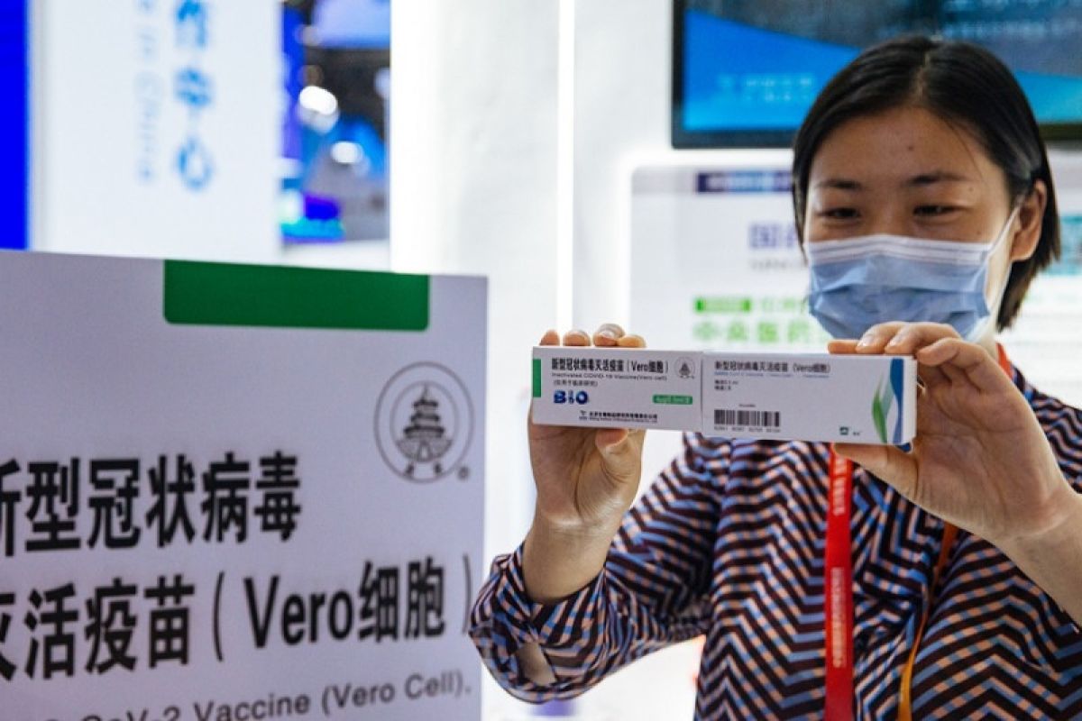 Vaksin COVID-19 untuk pertama kalinya dipajang di pameran Beijing