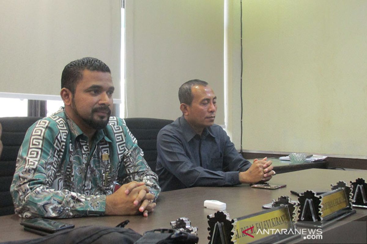 Penyerahan hak interpelasi anggota DPR Aceh ditunda