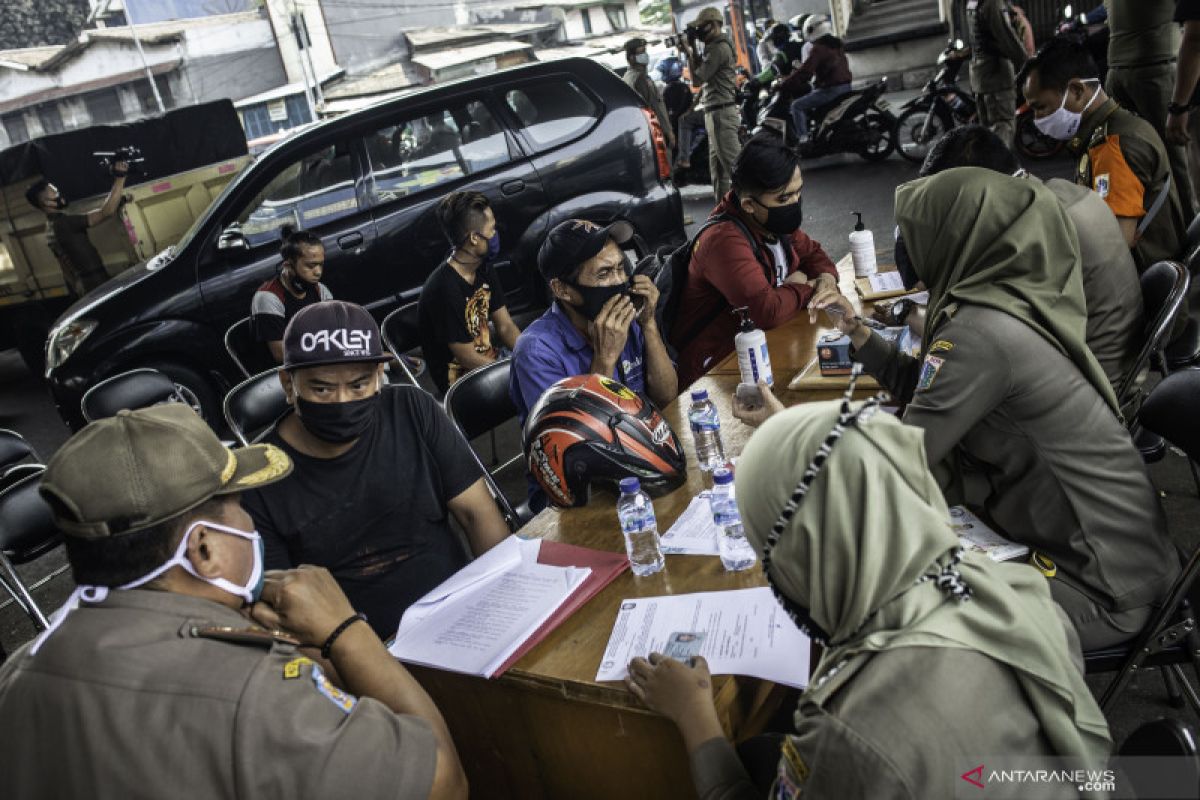 15 warga Warakas jalani sanksi sosial karena tidak pakai masker