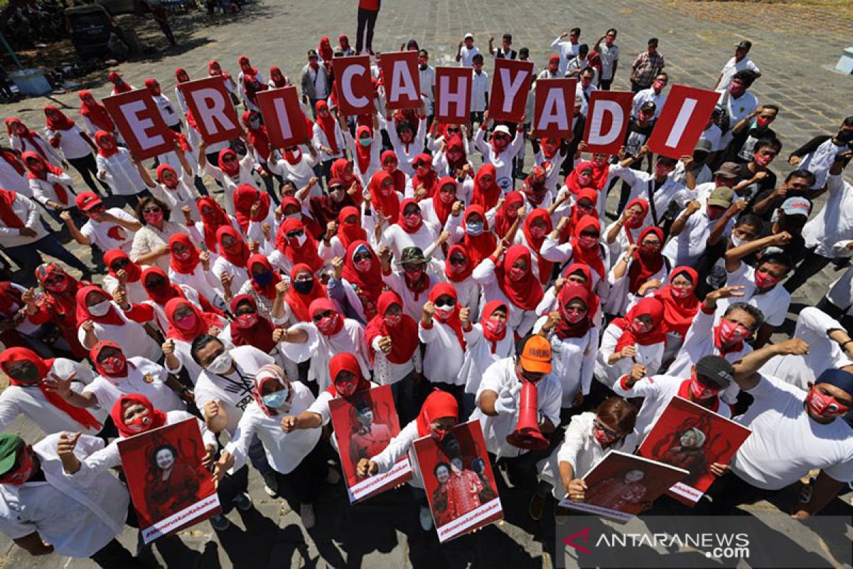 Kreativitas gerakan para relawan Eri-Armuji bermunculan di Surabaya