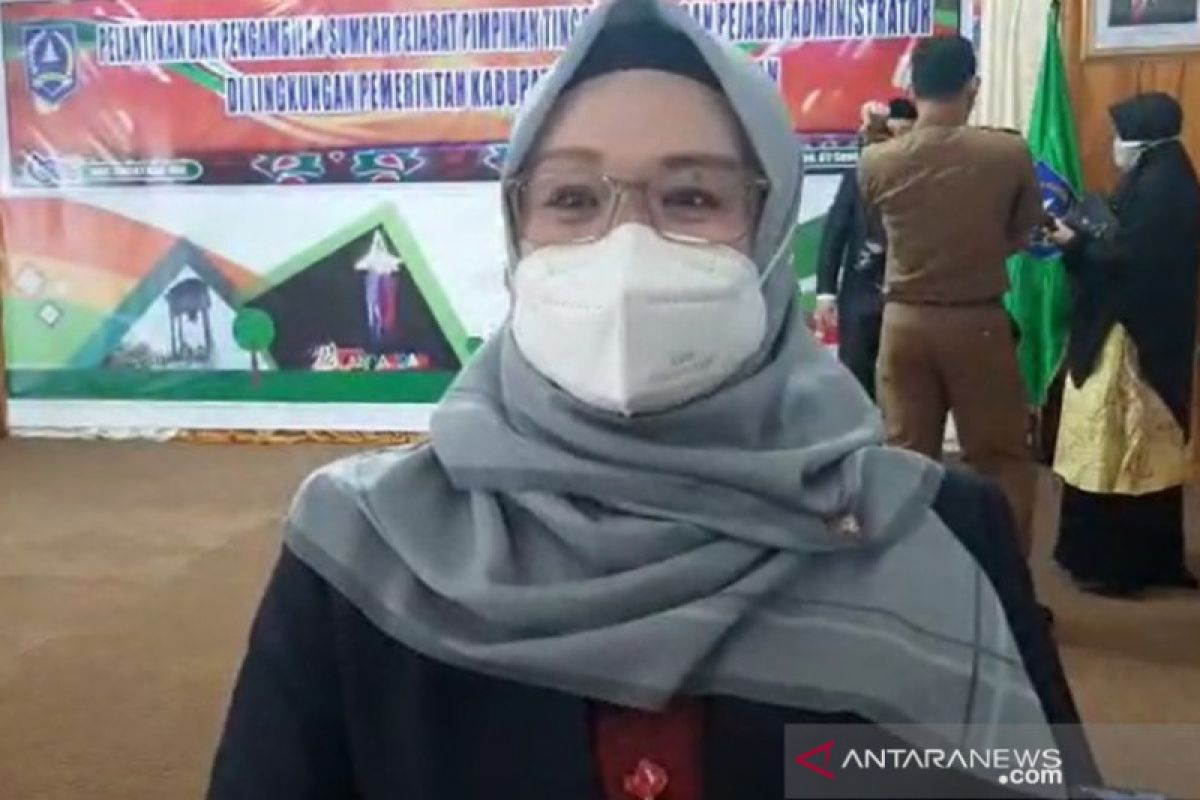 Video - Hj Rahmawaty dilantik Kadiskominfo HSS, bupati nilai layak emban tugas