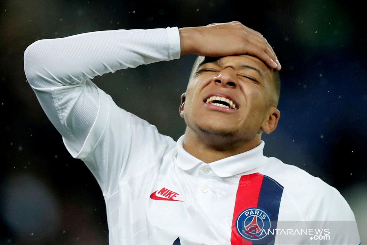 Penyerang Prancis dan PSG Kylian Mbappe positif COVID-19