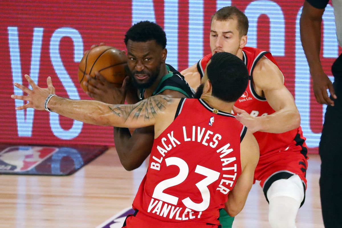 Celtics hancurkan Raptors pada gim lima untuk unggul agregat 3-2